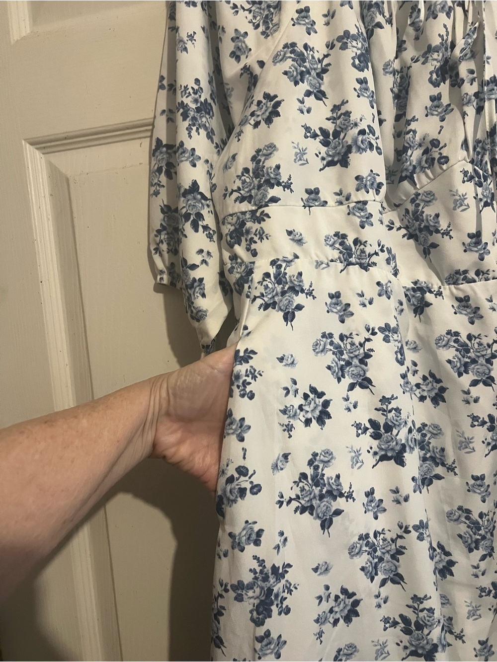 BloomChic White Dress with Blue Floral Print. Size 18/20. - Picture 5 of 10